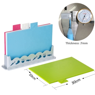 Transforme a sua cozinha com o nosso conjunto regular de tábuas de corte de 4 cores, tamanho 30x20cm