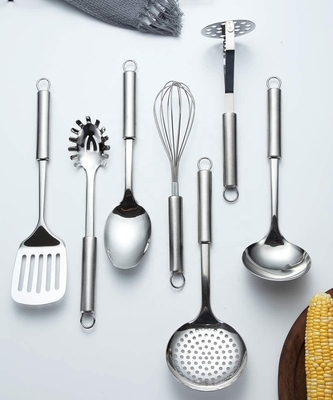 Conjunto de utensílios de cozinha de aço inoxidável de 7 peças sustentável para especificações ODM ou OEM