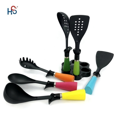 Ferramentas de cozinha não pegajosa Set de utensílios de nylon de 7 peças para uma experiência de cozinha sem esforço