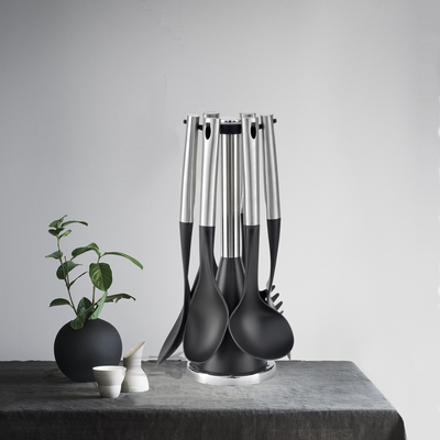 7 peças de utensílios de cozinha de nylon em preto e madeira para qualquer esquema de cores