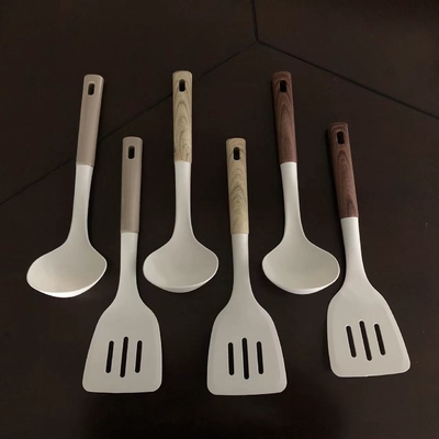 Impressão de seda ou logotipo gravado Luxuosa alça de madeira Set de utensílios de cozinha cinza