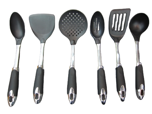 Servidores de cozinha obrigatórios para todos os serviços de personalização de cozinheiros domésticos