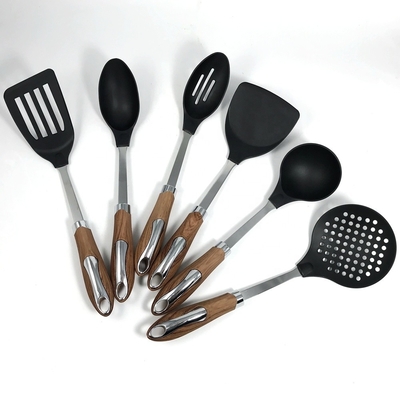 Home utensílios de cozinha Resistente ao calor colheres de cozinha com PA66 Tipo de plástico e material
