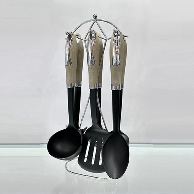 Home utensílios de cozinha Resistente ao calor colheres de cozinha com PA66 Tipo de plástico e material