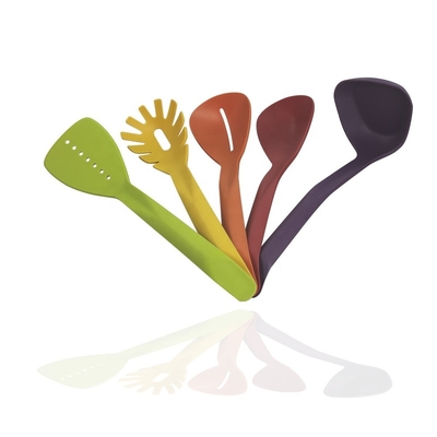Utensílios de cozinha não pegajosos e ecológicos - um imperativo para toda casa e cozinha