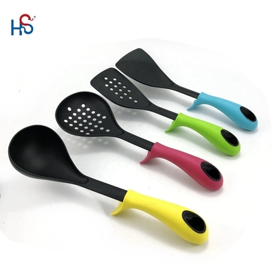Conjunto de utensílios de cozinha de nylon compacto e sustentável para uma experiência de cozinha ecológica