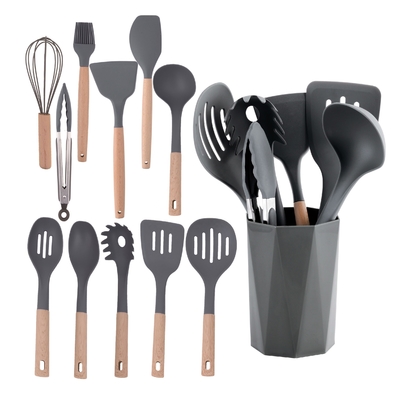 Conjunto de utensílios de 7 peças com alça de madeira e buraco pendurado Resistente ao calor até 240oC