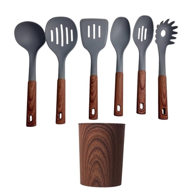 Conjunto de utensílios de 7 peças com alça de madeira e buraco pendurado Resistente ao calor até 240oC