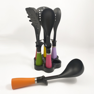 Utensílios de cozinha antiaderentes com alças coloridas de nylon66 e logotipo de impressão de seda