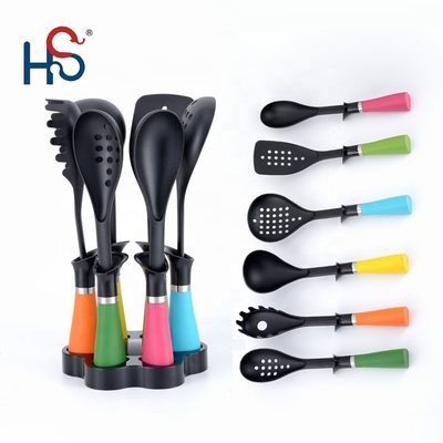 Utensílios de cozinha antiaderentes com alças coloridas de nylon66 e logotipo de impressão de seda